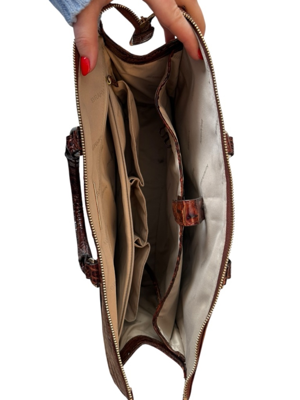 Alligator-Embossed Brown Leather Tote Bag with Detachable Strap - Picture 6 of 9
